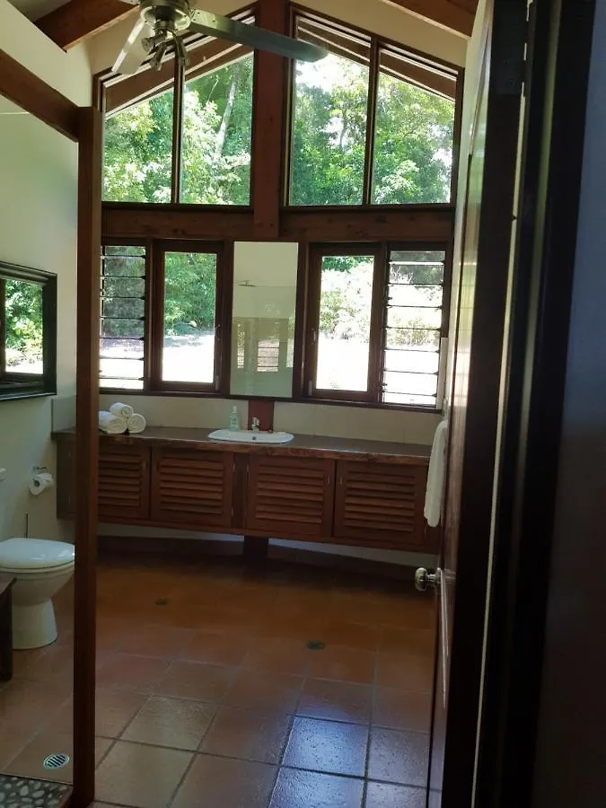 Daintree Holiday Homes - Yurara Cow Bay